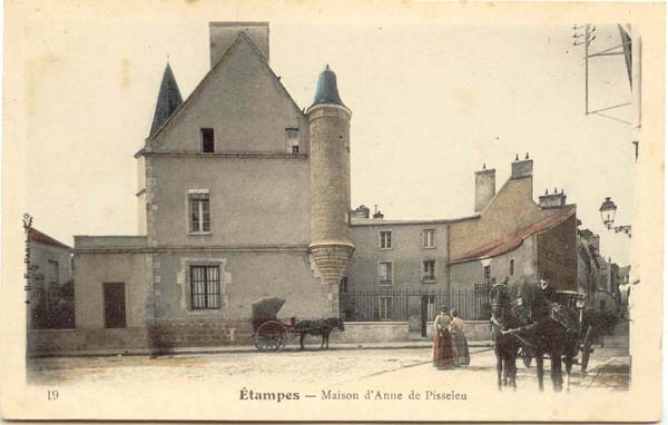 L'Hôtel d'Anne de Pisseleu en 1903 (carte postale Berthaud frères n°19)