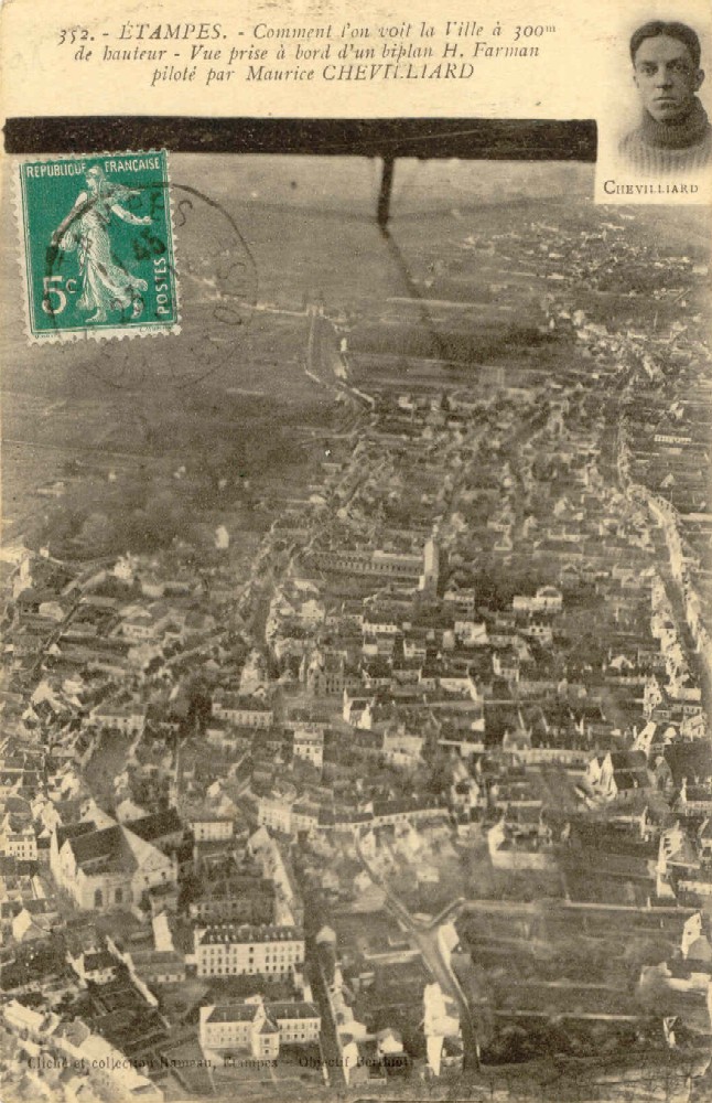 Rameau n°352: Comment on voit la Ville à 300 m de hauteur, vue prise à bord d'un biplan H. Farman piloté par Maurice Chevilliard
