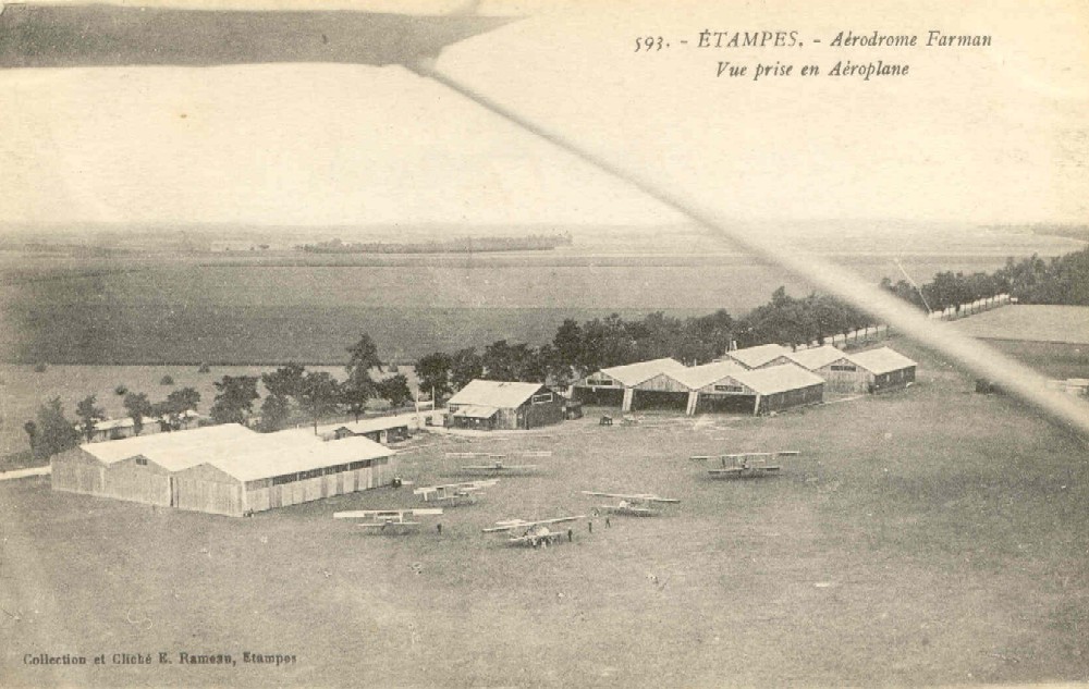 Rameau n°593: Aerodrome Farman, Vue prise en aéroplane