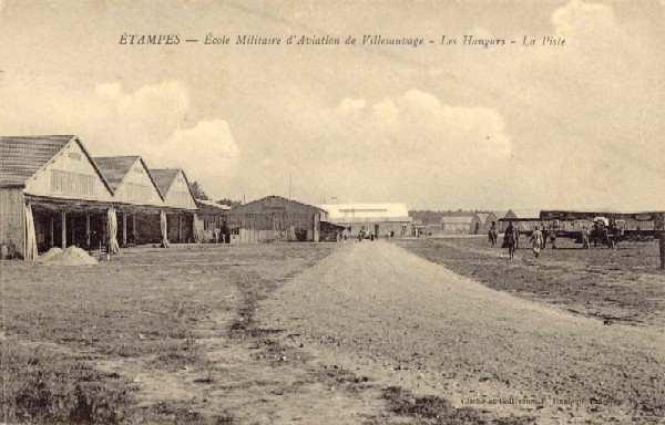 Ecole militaire d'aviation, piste