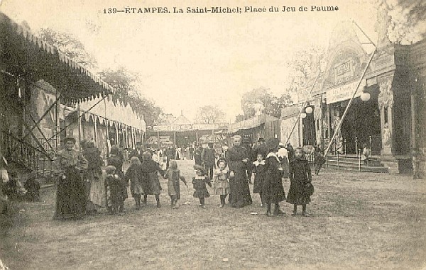 La fête Saint-Michel au début du 20e siècle (carte postale Royer n°139)