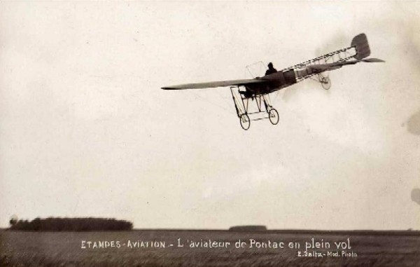 L'aviateur de Pontac en plein vol