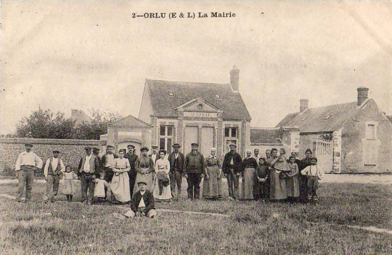 La mairie d'Orlu vers 1905 (carte postale Royer n°1)