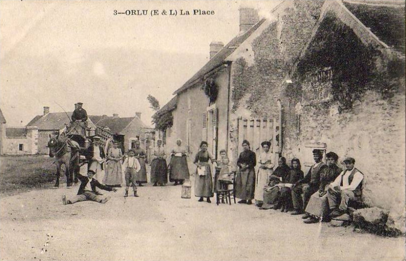 La place d'Orlu vers 1905 (carte postale Royer n°3)