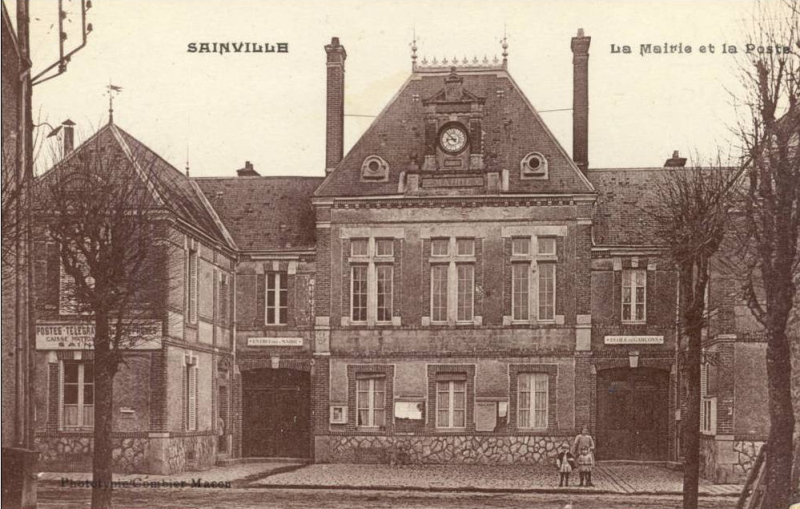 Mairie et Poste à Sainville