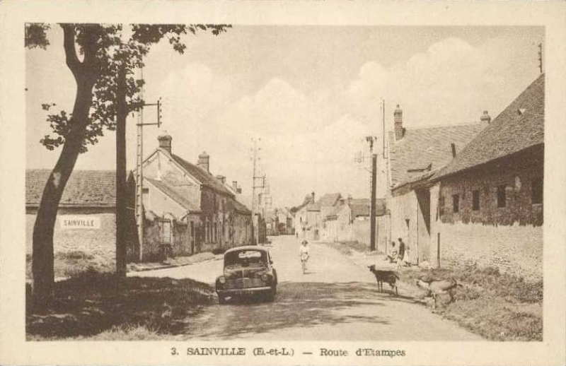 Mairie et Poste à Sainville