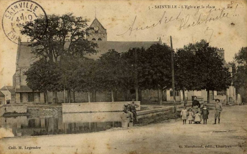 Eglise et place de Sainville